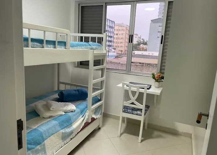 Apartamento Maré Mansa a 30 metros da praia Mansa em Caiobá com Wifi